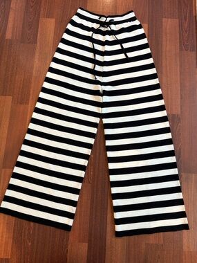 Style Mafia fine knit black and white cropped pull on pant size s/xs